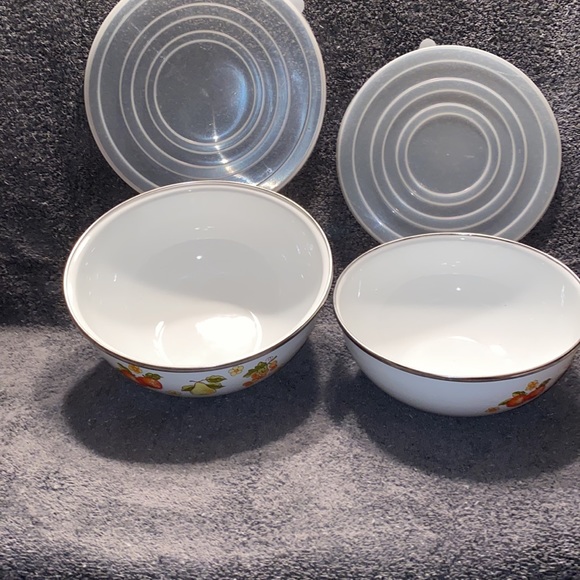 Metal Enameled Kitchen Bowls with Lids Never used - Picture 5 of 8